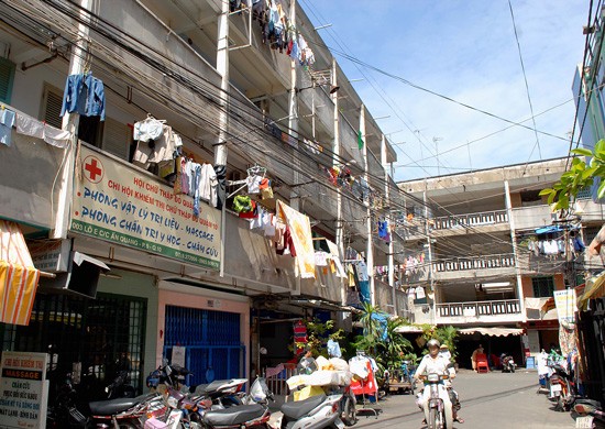 An old apartment block in District 10 (Photo: SGGP) An old apartment block in District 10 (Photo: SGGP)